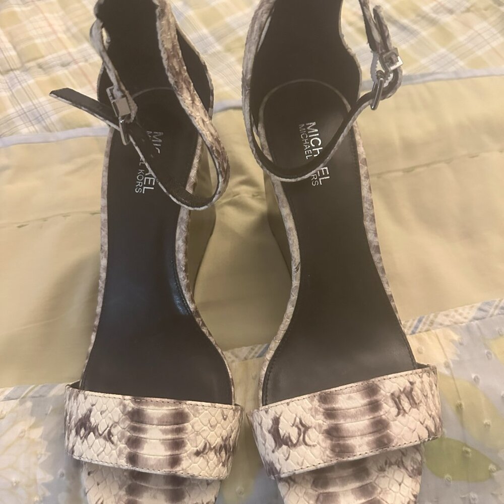 NEW without Box-MICHAEL KORS Natural Snake Fiona Wedges, size 6